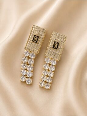Luxury Crystal Drop Earrings – Gold Tone Sparkling Evening Jewelry